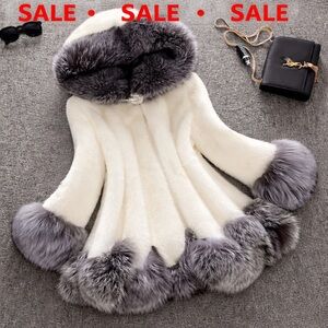 Customer favourite ❤️ 
Elegant White and Gray Faux Fur Coat